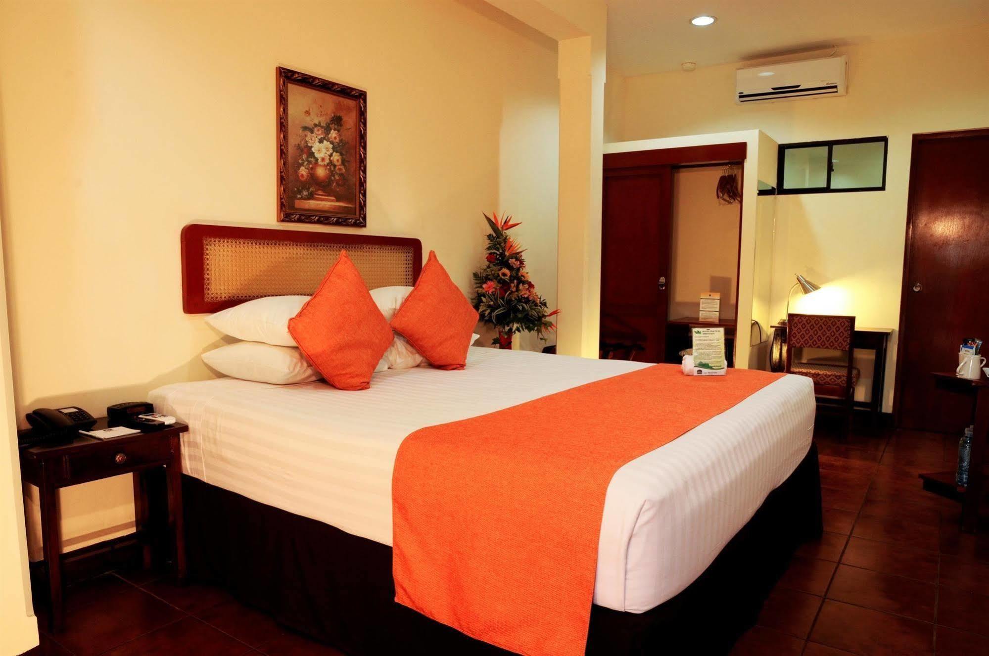Best Western Las Mercedes Leon Exterior photo