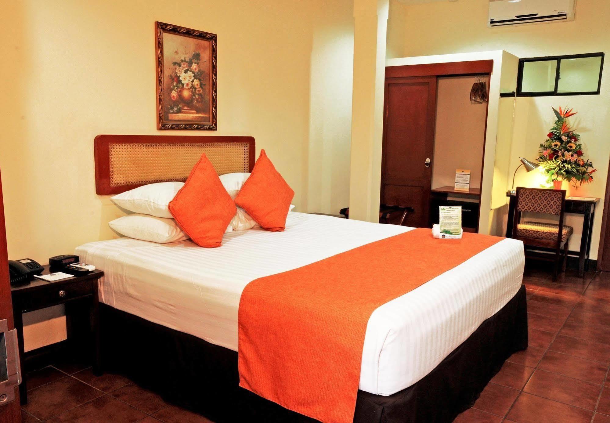 Best Western Las Mercedes Leon Exterior photo